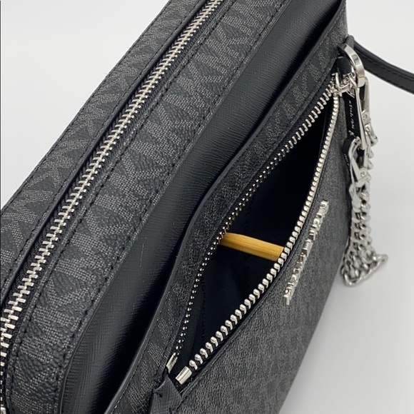 MICHAEL KORS LARGE EW ZP CHAIN XBODY BLACK SIGNATR - Picture 10 of 16